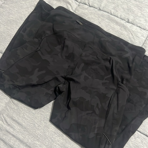 LULULEMON size 8 speed up crop 21” incognito camo multi grey - Picture 3 of 4